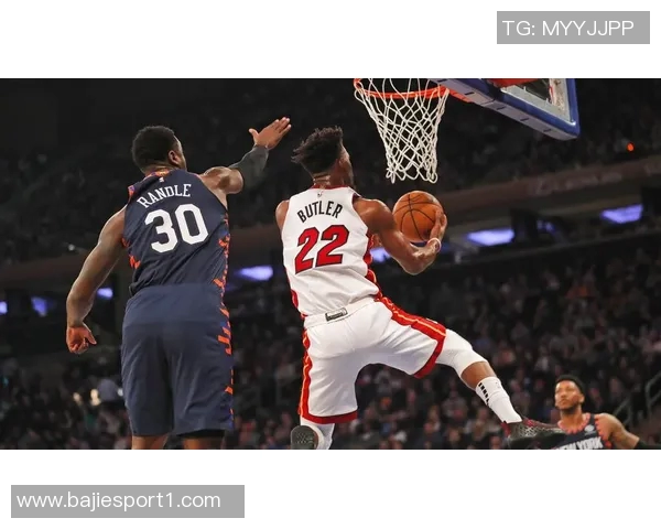 兰德尔赛季数据亮眼场均272分65篮板52助攻命中率高达56三分命中率47