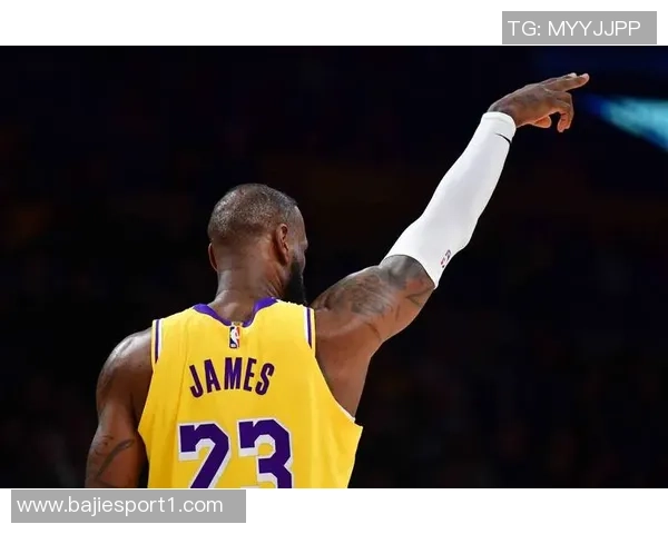 奥尼尔谈里夫斯表现出色但詹姆斯回归后将面临角色调整挑战 奥尼尔谈里夫斯表现出色但詹姆斯回归后将面临角色调整挑战