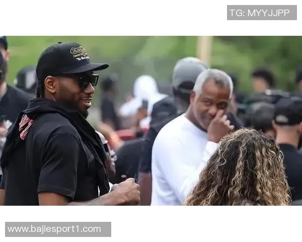 快船公关部门干预记者提问小卡阴阳合同事件引发关注